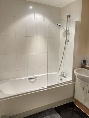 淋浴/盆浴组合、毛巾、肥皂、卫生纸