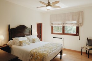 5 bedrooms, iron/ironing board, travel crib, free WiFi