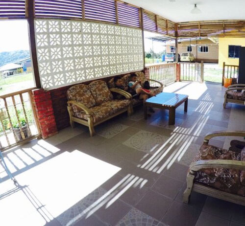 OYO Home 90371 Home Valley Homestay Tambunan