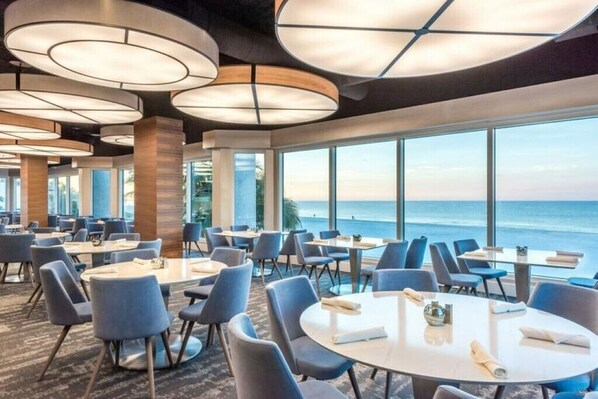 Dining - Oceanfront Deluxe Suite - Resort Relaxation at its Finest - 707 (Fort Myers Beach)