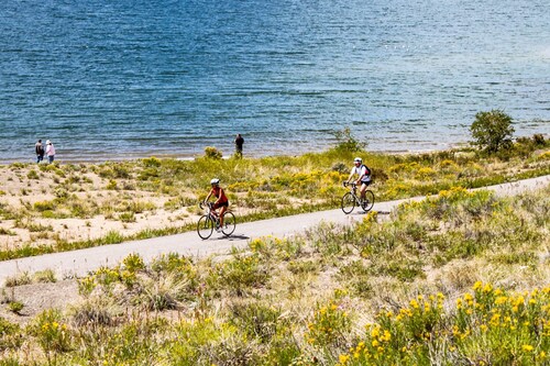 Condo in Silverthorne Close to Ski Resorts w/ Private Balcony & Work Area!