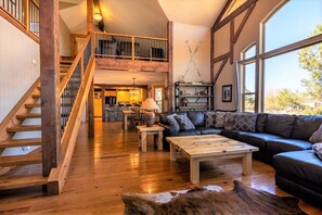 Smart TV, fireplace, offices, printers - A/C, Hot Tub, Close to everything, Pet friendly! (Pagosa Springs)