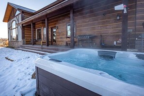 Outdoor spa tub - A/C, Hot Tub, Close to everything, Pet friendly! (Pagosa Springs)