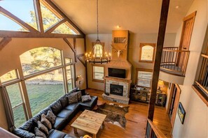 Smart TV, fireplace, offices, printers - A/C, Hot Tub, Close to everything, Pet friendly! (Pagosa Springs)