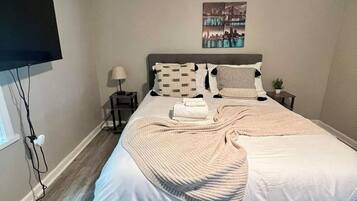 3 bedrooms, desk, iron/ironing board, WiFi