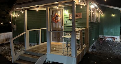 Casa de Carmen! 3 bedroom Modern Cabin with a view and HOT TUB!