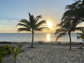 Am Strand, Liegestühle, Strandtücher