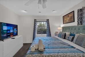 4 bedrooms, iron/ironing board, WiFi, bed sheets