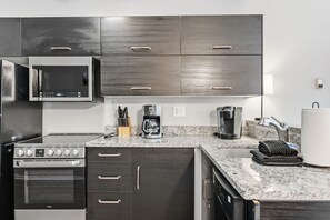 Fridge, microwave, oven, stovetop - Modern 1 BDR Mountain Escape - Stunning Location! (Breckenridge)