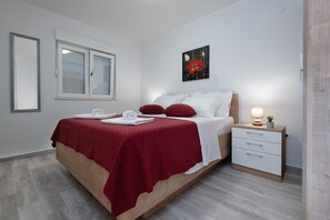 1 bedroom, WiFi, bed sheets - SUNNY APARTMENT MASLINA (Duba)