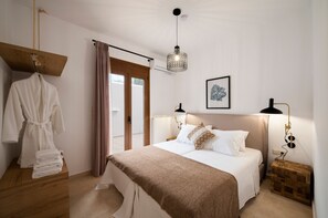 2 bedrooms, in-room safe, iron/ironing board, free WiFi