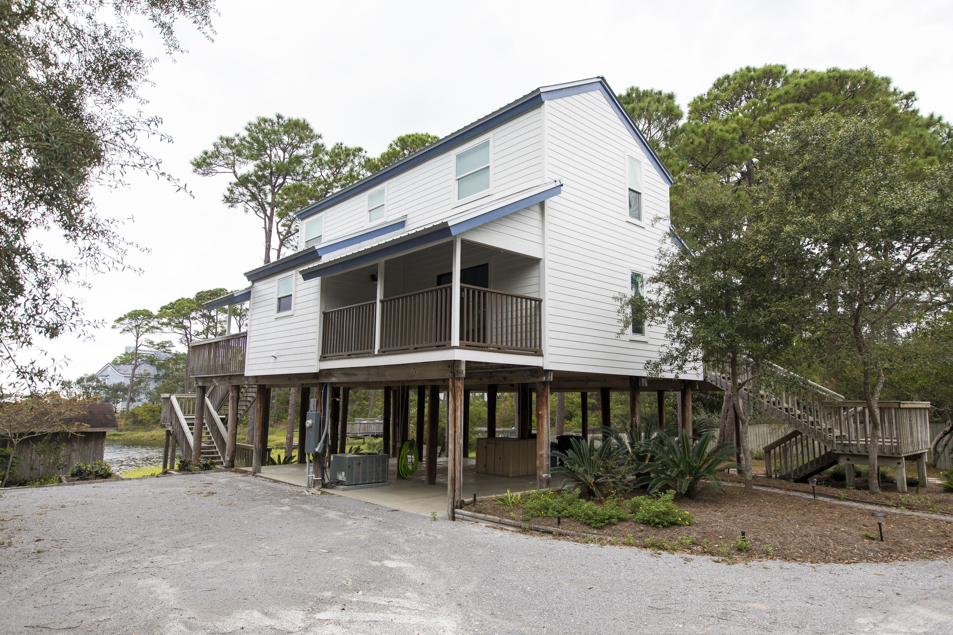 Lakefront Luxury! View of lake and Gulf of Mexico! Luxurious home! Sleeps 7