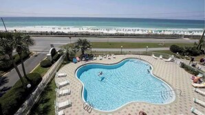 A swimming pool with a view of the beach and ocean. - MARAVILLA "LUCKY TOO" BEAUTIFUL PRIVATE BEACH VIEWS END UNIT "BEACH SETUP DAILY" (Miramar Beach)