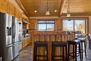 Fridge, microwave, oven, stovetop - Sky High Mountain Lodge Lake View + Village (Big Bear Lake)