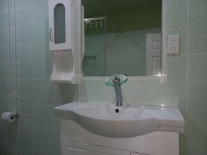 Dusche, Handtücher, Seife, Toilettenpapier