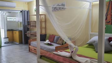 Fer et planche Ă repasser, lit parapluie, Wi-Fi gratuit, draps fournis