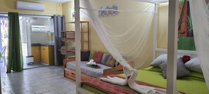 Strykejern/-brett, reiseseng for barn, wi-fi og sengetøy