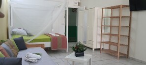 Fer et planche à repasser, Wi-Fi gratuit, draps fournis