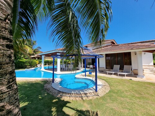 VILLA PAPAGAYO in Cocotal - Golf & Country Club Punta Cana