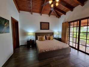 4 habitaciones, tabla de planchar con plancha y wifi