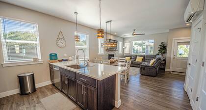 The Driftwood - Oyhut Bay Seaside Village