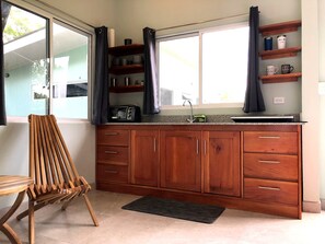 Interior - 10-minute walk to the Sand & Surf - Private Home (Sámara)
