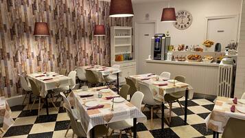 Daily buffet breakfast (EUR 9 per person)