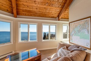 Interior - Sunrise Catcher with a Panoramic View!  (Harpswell)