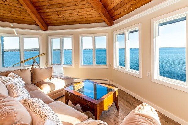 Smart TV, fireplace, books - Sunrise Catcher with a Panoramic View!  (Harpswell)