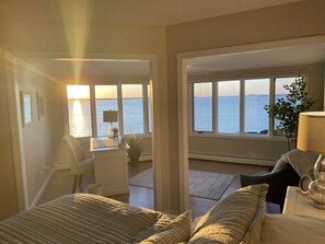 3 bedrooms, desk, iron/ironing board, free WiFi - Sunrise Catcher with a Panoramic View!  (Harpswell)