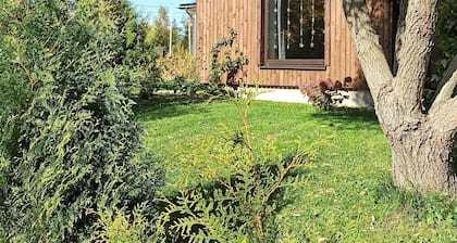 Enjoy garden, birds, fresh sea air, have sauna