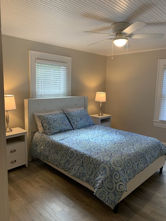 2 bedrooms, desk, iron/ironing board, WiFi