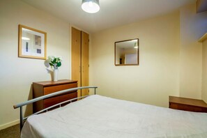 2 bedrooms, desk, iron/ironing board, free WiFi