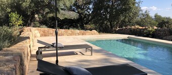 Villa indépendante & climatisée. Piscine. Jardin arboré. Proximité des plages