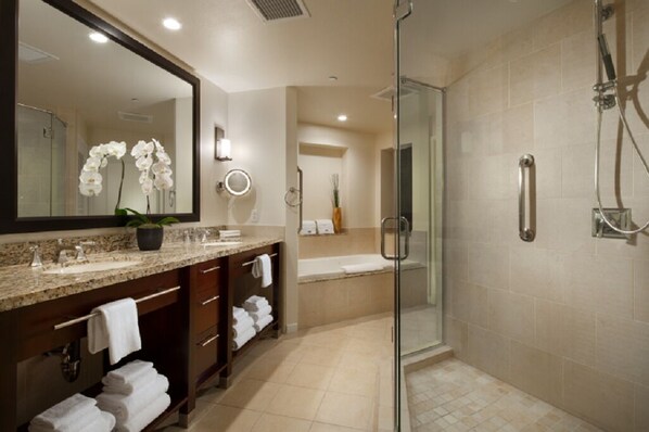 Bathtub, hair dryer, towels, soap - Coachella Weekend 1 - 1BR Premium Villa Westin Mission Hills (Rancho Mirage)