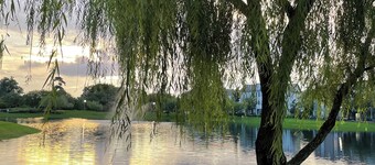 House close to Downtown Orlando has Walking trail and next to Baldwin Park Lake