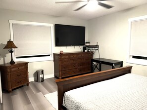 4 bedrooms, desk, iron/ironing board, free WiFi