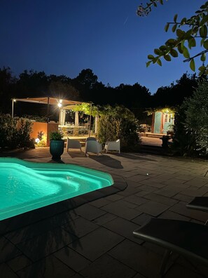 A heated pool - Le Grand Bois de La Cour. Private heated swimming pool (Roussillon)