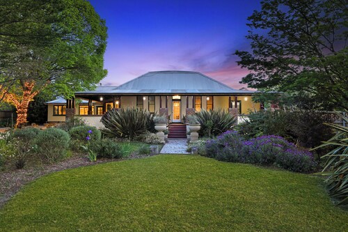 Guesthouse southern highlands sleeps 40 with functions up to 60 in large grounds