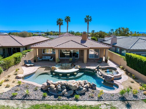 Golf Lovers' Haven: Luxury Living in the Heart of PGA West!