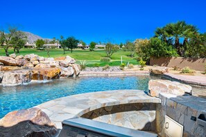 A heated pool - Golf Lovers' Haven: Luxury Living in the Heart of PGA West! (La Quinta)