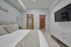 2 chambres, fer et planche à repasser, Wi-Fi, draps fournis