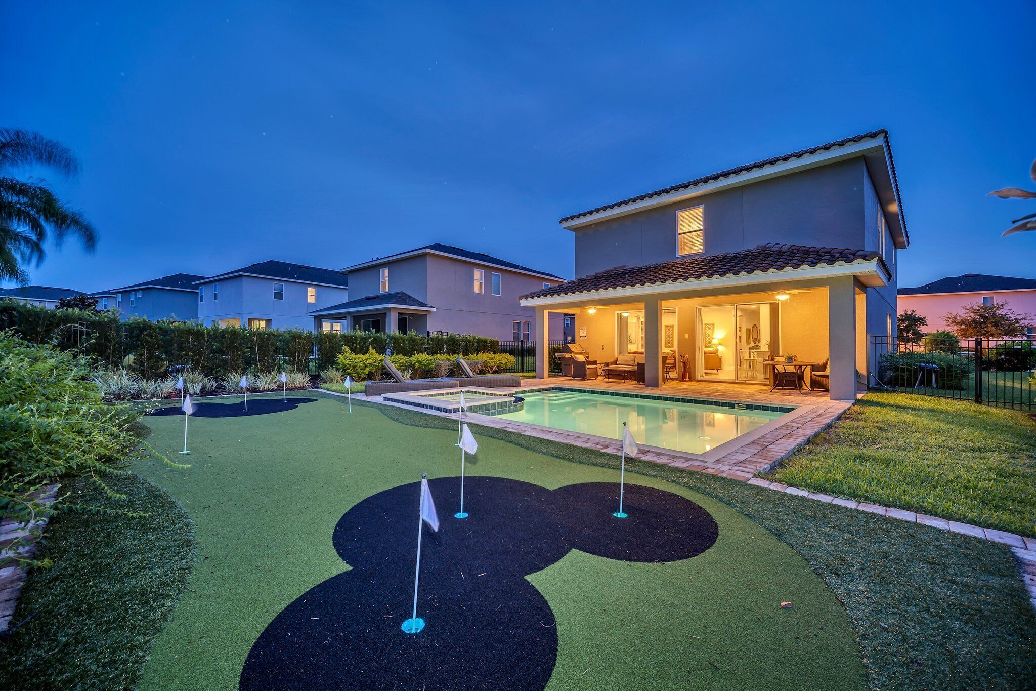 Luxury Family Villa With Pool and Putting!