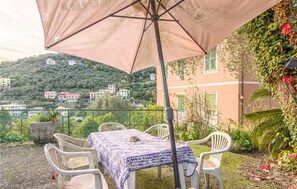 Outdoor dining - 3 bedroom pet friendly home in Zoagli (Zoagli)