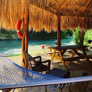 Outdoor dining - Enjoy the beautiful San Marcos River in this new, nice and comfy cabin!  (Kingsbury)