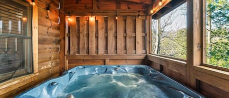 Outdoor spa tub