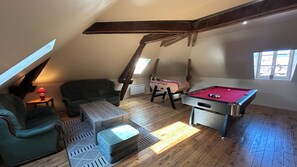 Game room - Large-capacity gite for up to 14 people (La Celle-Dunoise)