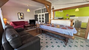 TV, video games, DVD player, foosball - Large-capacity gite for up to 14 people (La Celle-Dunoise)