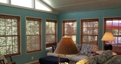 Quiet beach cottage with unique local attractions nearby