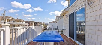  SEPT-MAY 3 NIGHT MIN 2025-2026 5 Bedroom3 bath 1 block to the beach and boards